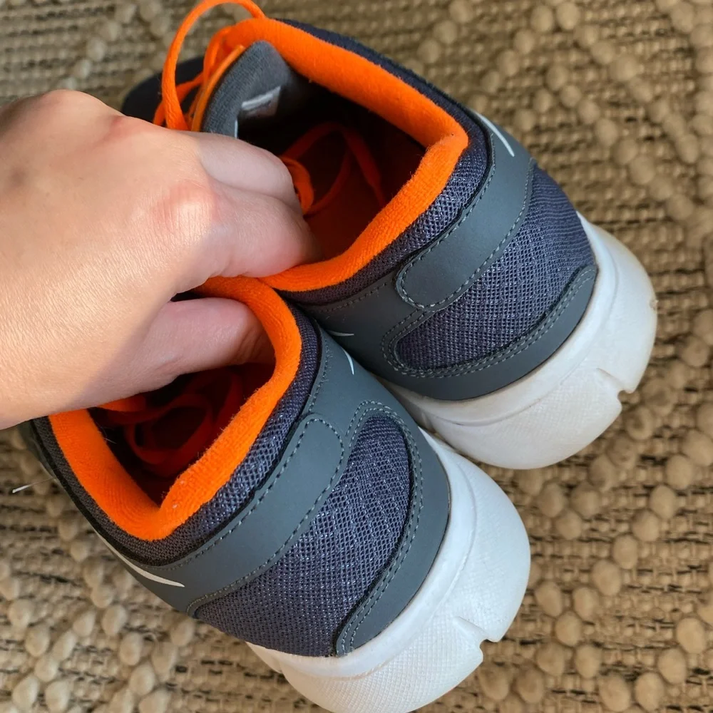 Nike sneakers‎ Sz 9.5